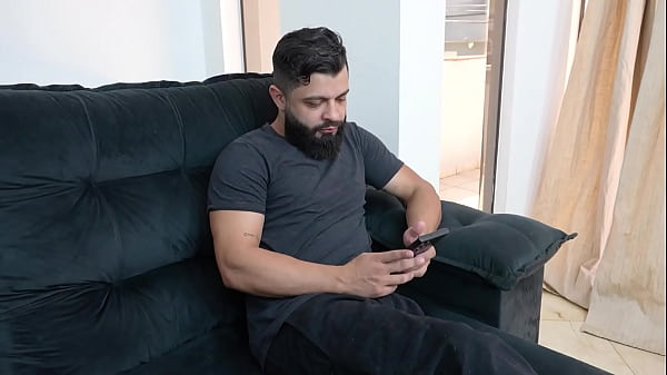 Minha amiga sentou gostoso sua buceta peluda no pau do meu marido e eu adorei assistir de camarote! Sou corna?